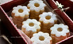 Deliziosi canestrelli, perfetti per ogni occasione. La ricetta è semplice e il risultato è un biscotto friabile e profumato, ideale da gustare con un tè o un caffè.