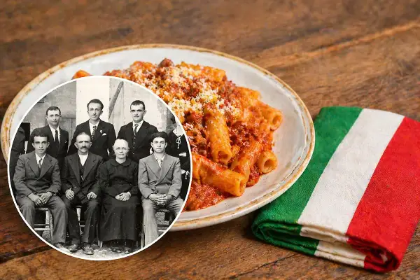 Un piatto di pastasciutta antifascista, con una foto d'epoca di una famiglia italiana e un fazzoletto tricolore.